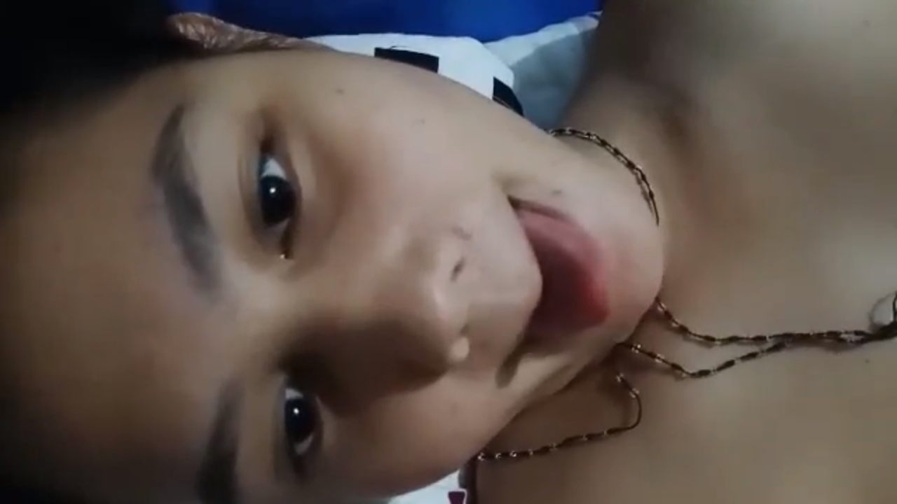 Tamang Kalikot Lang Ang Trip ni Charlotte Tuwing Nababagot